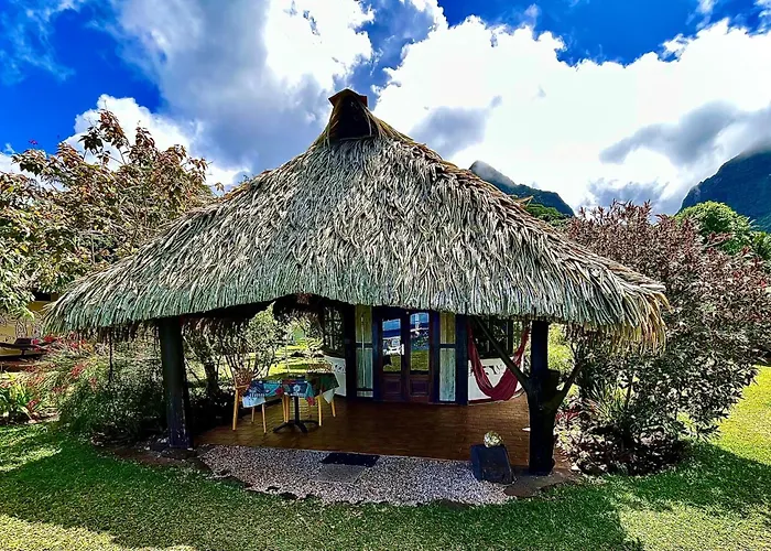 Linareva Moorea Beach Resort