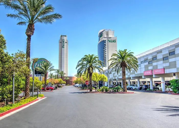 Luxury Suites At Palms Place