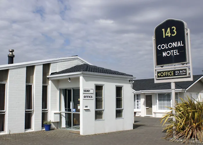 Colonial Motel