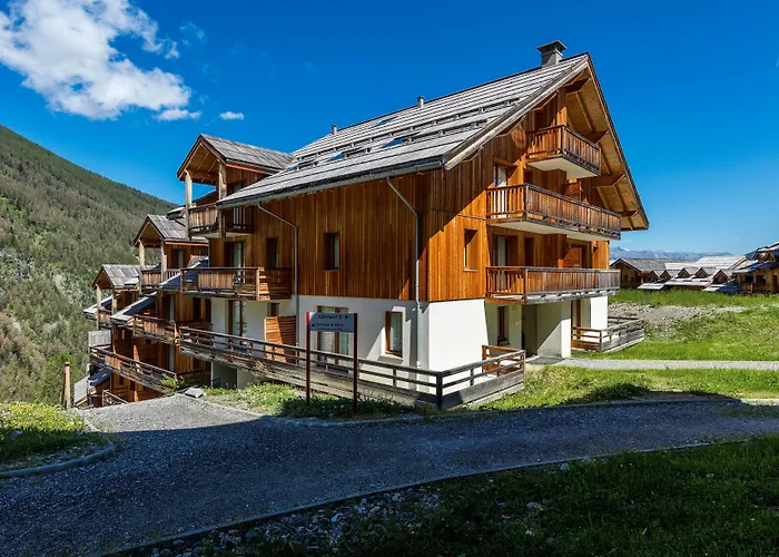 Sunweb Chalets De Bois Mean Les Orres