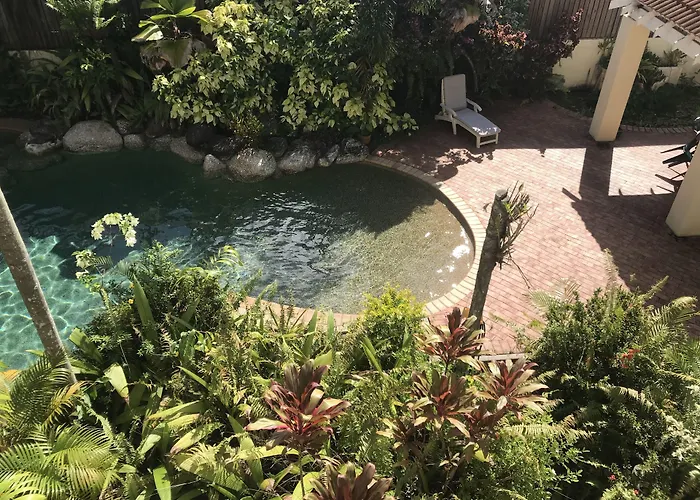 Villa Vaucluse Apartments