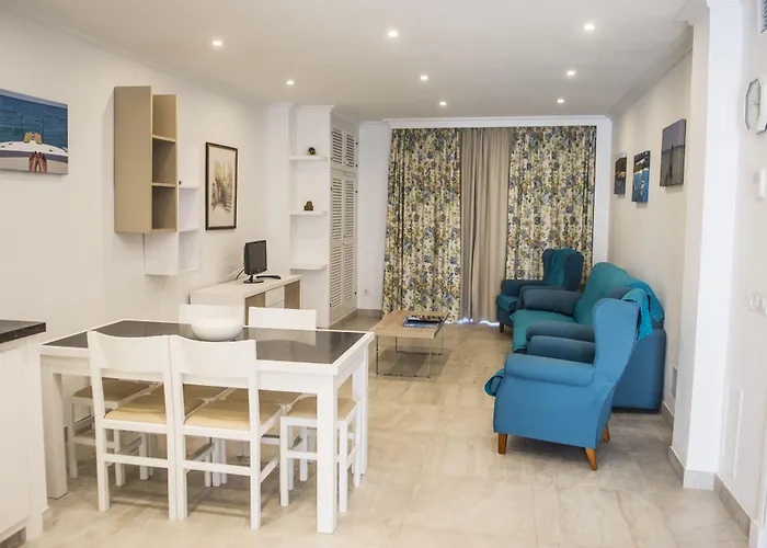 Aparthotel Hamilton Court Santo Tomás