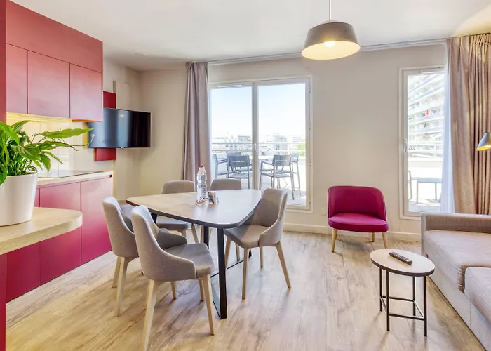 Appart'City Confort Paris Clichy - Mairie