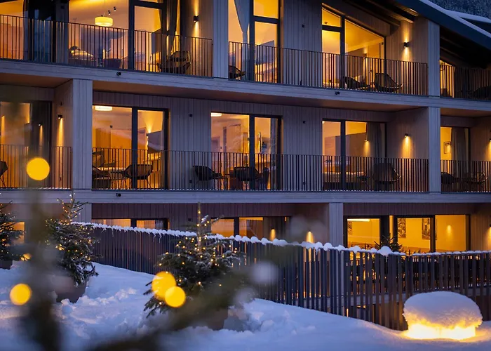 Emma Deluxe Aparthotel Direkt Beim Skibus Ganzjaehrig Beheizter Aussenpool