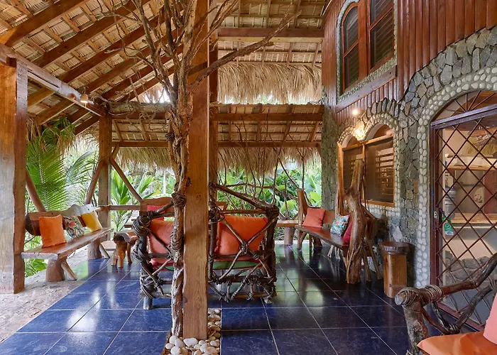 Chalet Tropical Hotel & Pool Bar Restaurant
