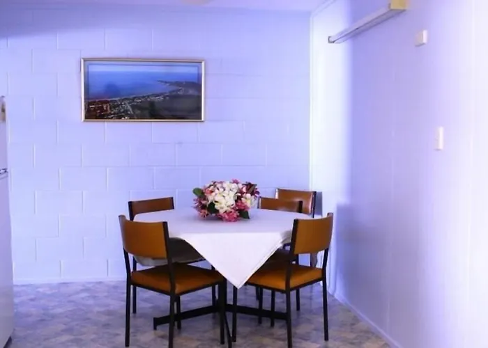 Sky View Units Bowen Aparthotel