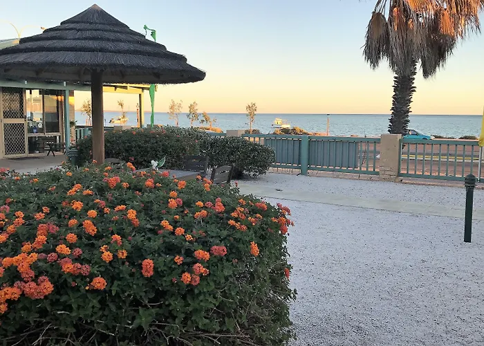 Shark Bay Seafront Apartments Denham