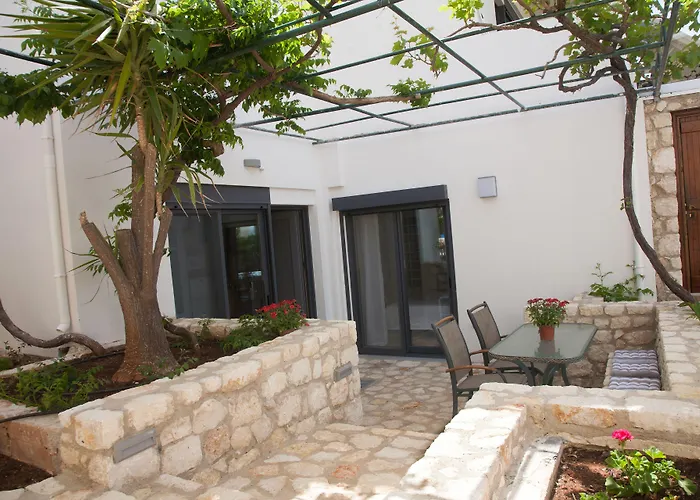 Artemis Village Apartments & Studios Stavrós
