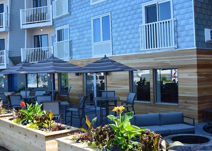 Rockland Harbor Hotel
