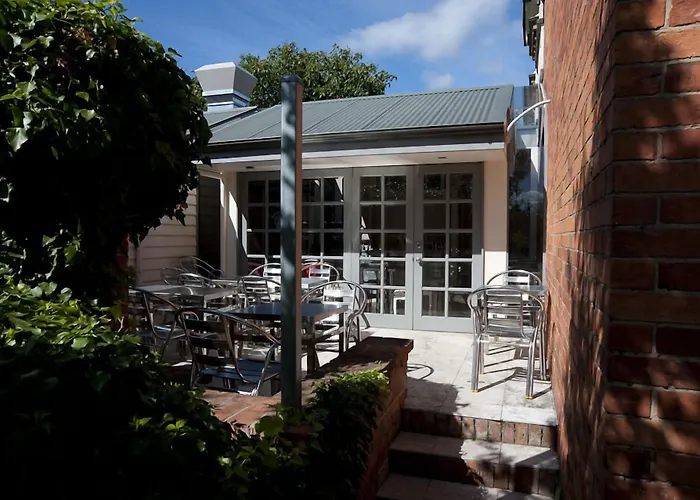 Lowena Cafe And Accommodation