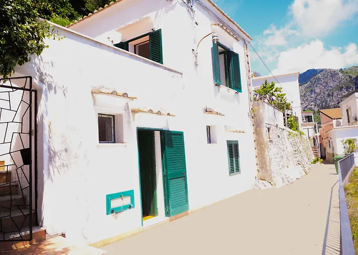 Amalfi Hills Aparthotel