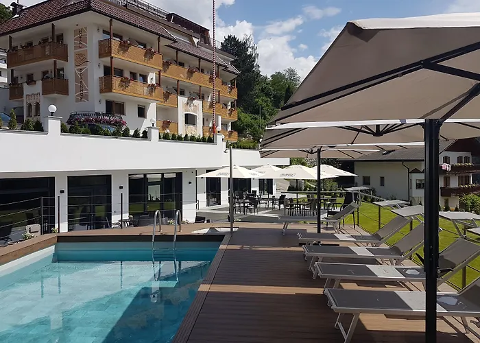 Molaris Lodge