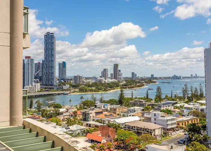 The Meriton Apartments On Main Beach