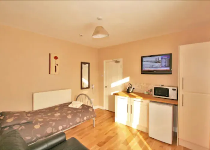 Central Studios Gloucester Road By Roomsbooked - Free Parking