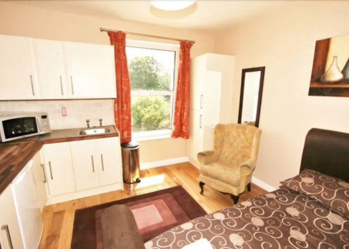 Central Studios Gloucester Road By Roomsbooked - Free Parking Cheltenham