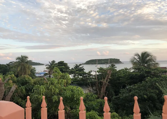 Esperanza Inn Guesthouse (Adults Only)