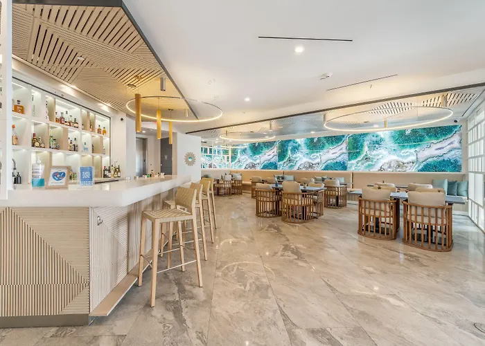 Club Suites At Rum Point Driftwood Village