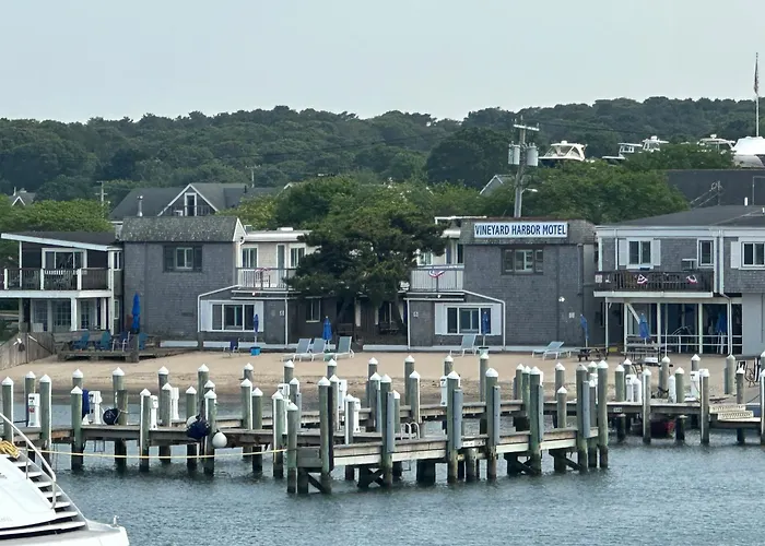 Vineyard Harbor Motel