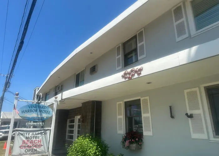 Vineyard Harbor Motel