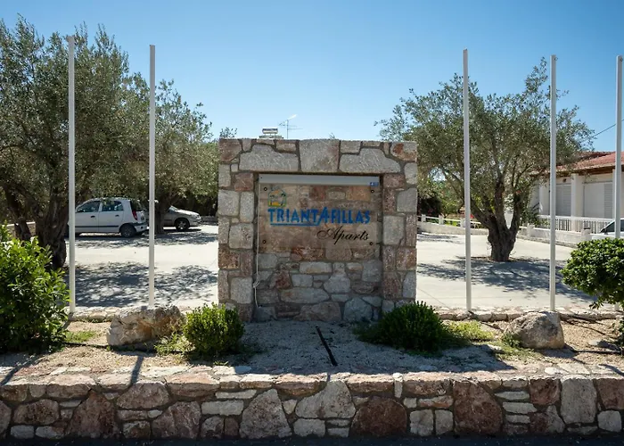Triantafillas Suites