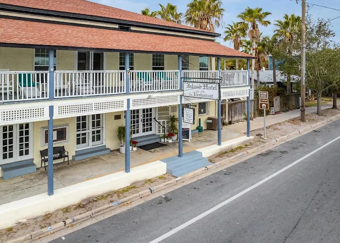 Historic Island Hotel