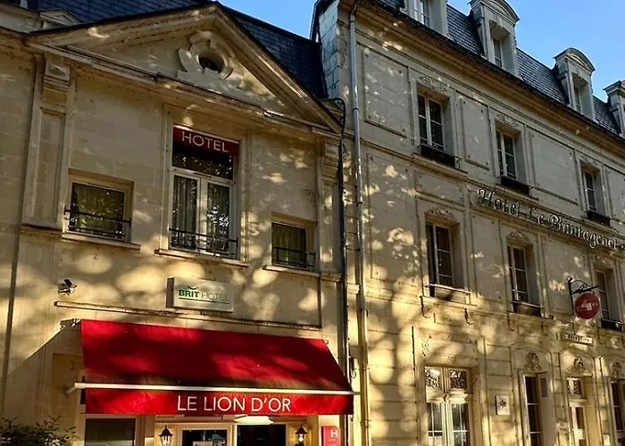 BRIT HOTEL Le Lion d'Or CHINON