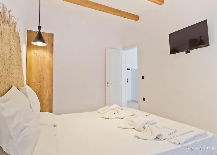Kyra Panagia Hotel