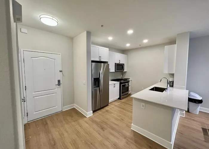 Miracle Mile Apartments