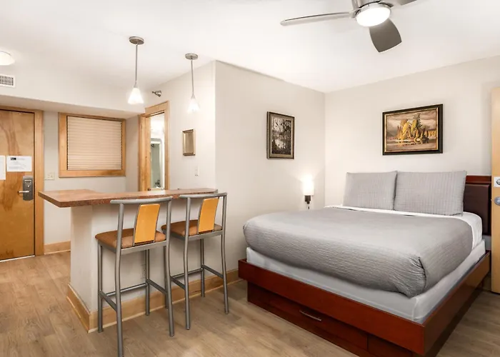 East Bay Suites Grand Marais