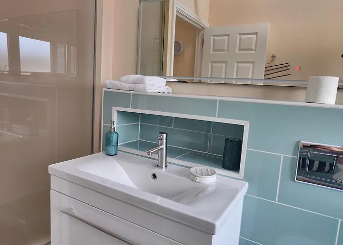Clifton House O2 & Excel Rooms With Private Bathroom And Breakfast Option