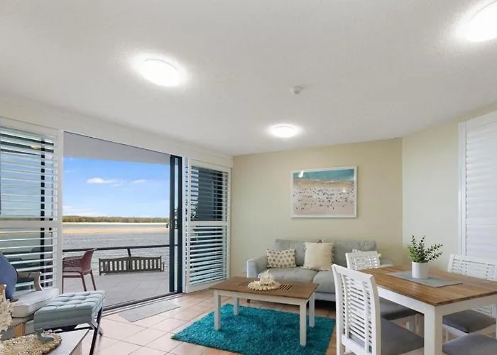 La Promenade Absolute Waterfront Apartments