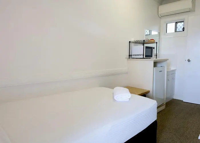 Park Avenue Hotel Motel