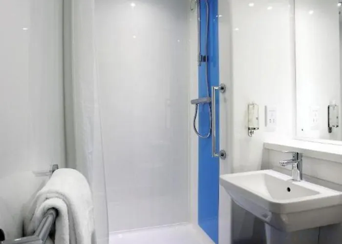 Travelodge Cardiff M4