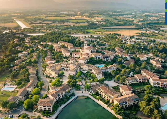 Village Pierre & Vacances Pont Royal En Provence