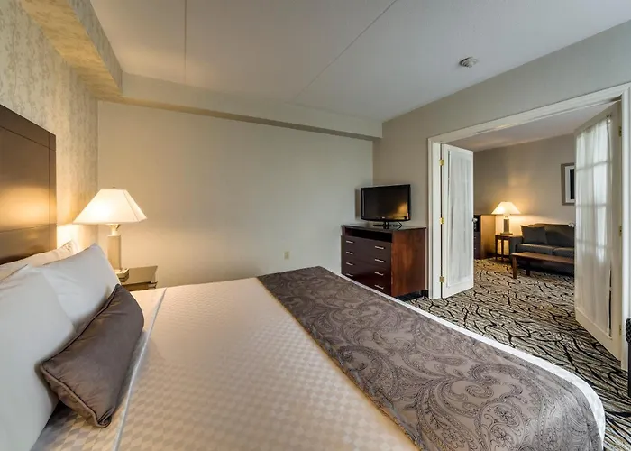 Monte Carlo Inn Oakville Suites
