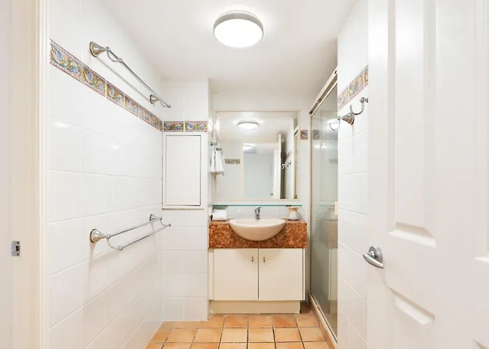 La Promenade Absolute Waterfront Apartments Caloundra