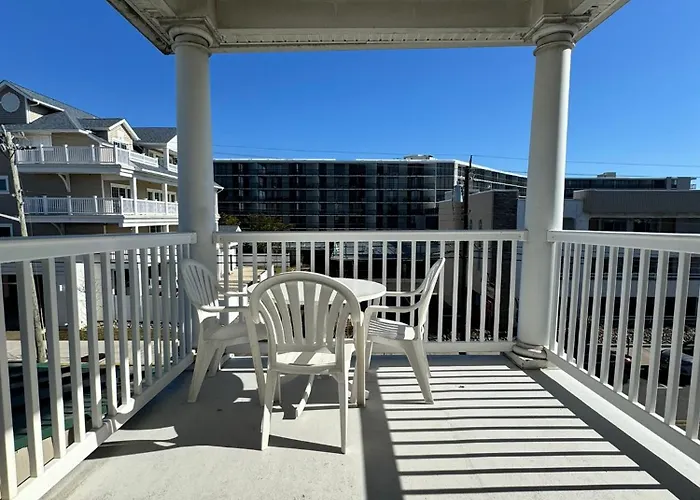 Ebb Tide Suites