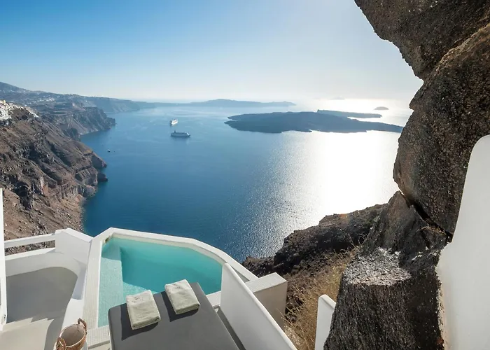 Aqua Luxury Suites By Nomee Hospitality Group