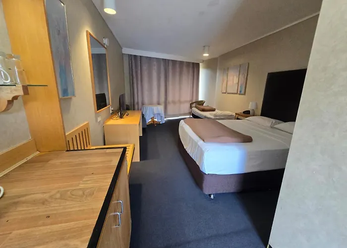 Sandown Regency Hotel & Apartments