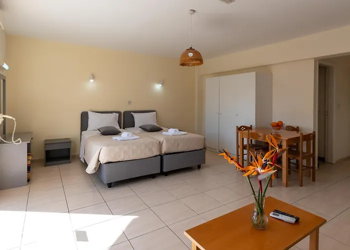 Mariela Hotel Apartments Polis