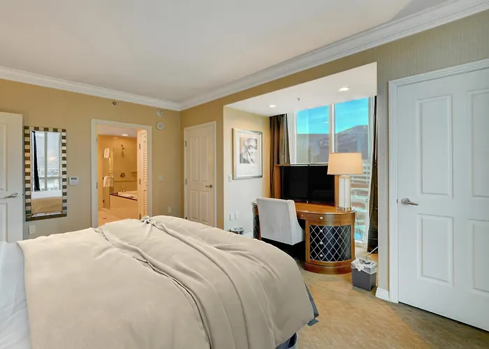 Stripviewsuites At Signature