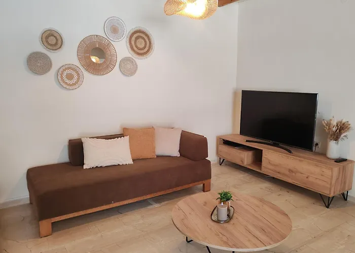Angelica Studios And Apartments