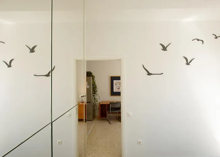 Marble Suites, Plaka