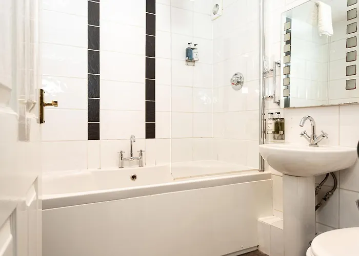The Howbeck & The Retreat Central Location, Incl Off-Site Health Club And Parking Ev Point Available, Great Deals On