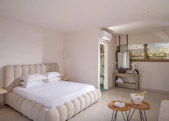 Parthenis & Suites