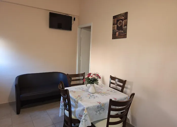 River Studios & Apartments