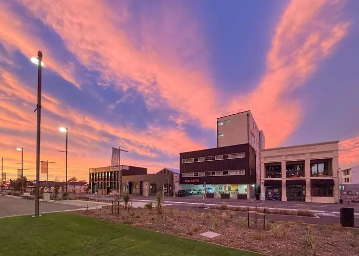 Ramada Suites By Wyndham City