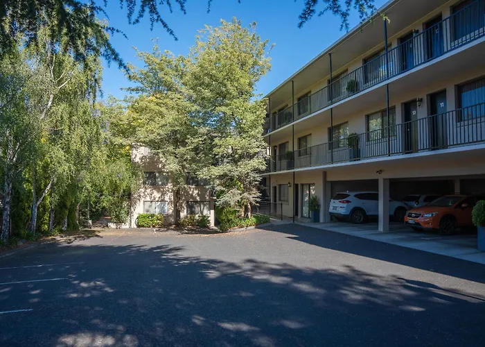 Grosvenor Court Apartments