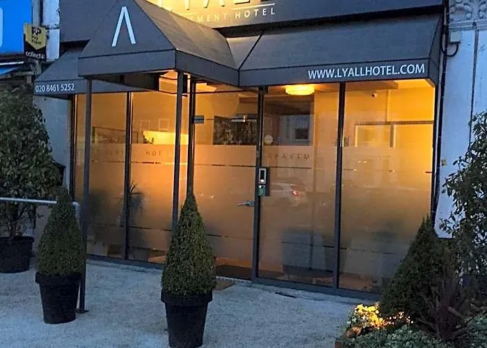 Lyall Apartment Hotel