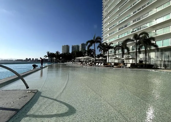 Peninsula Condominiums, Zone, Pv